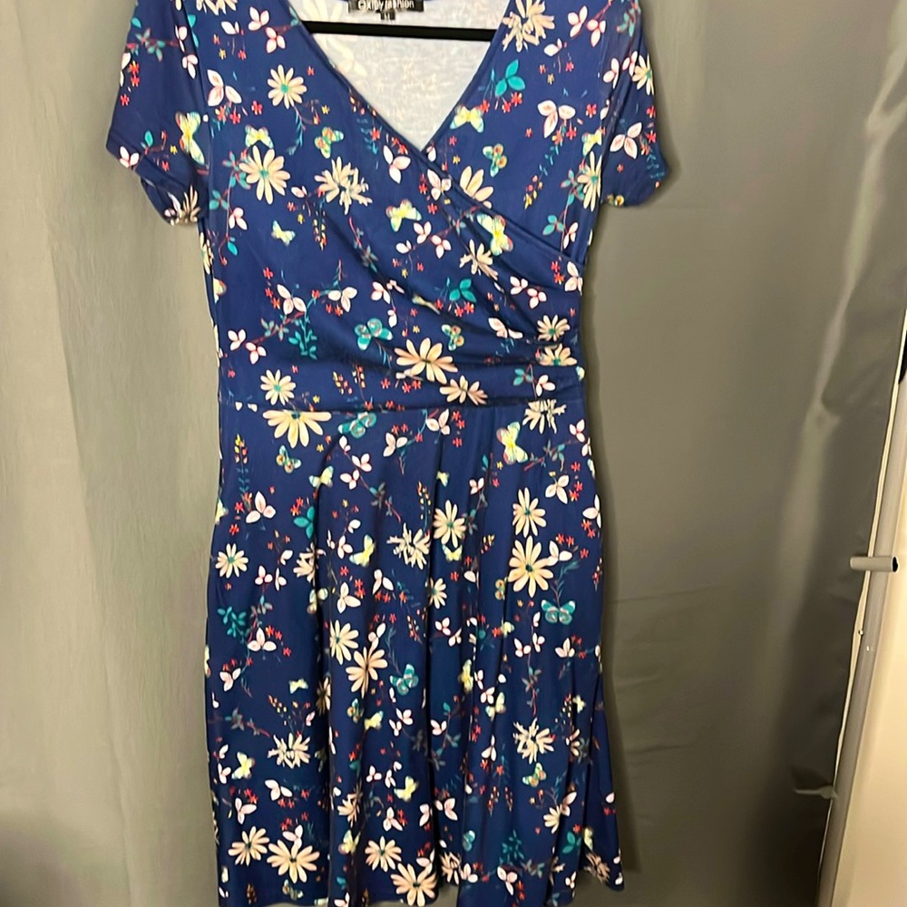 Criss-cross floral patterned a-line dress